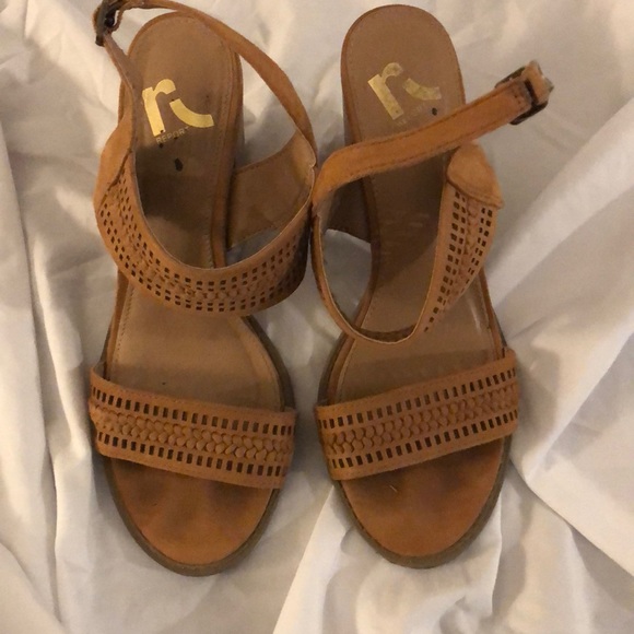 Brown suede heels - Picture 2 of 5